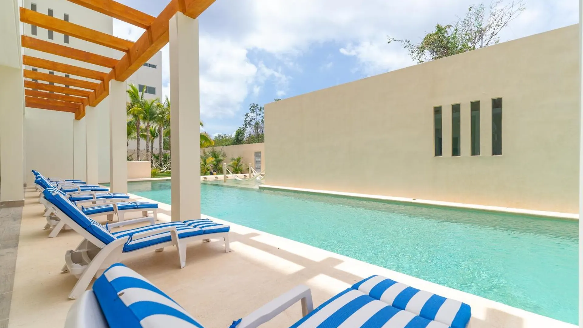 2 Bd Suite With Balcony Gym Rooftop Pool Hot Tub Playa del Carmen Holiday home