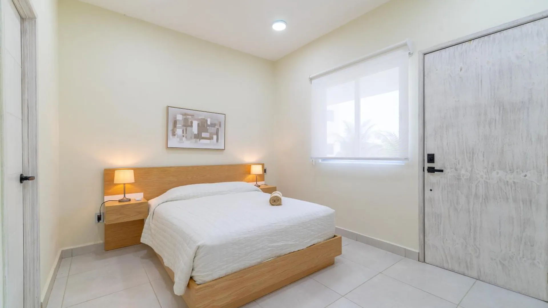 2 Bd Suite With Balcony Gym Rooftop Pool Hot Tub Playa del Carmen Mexico