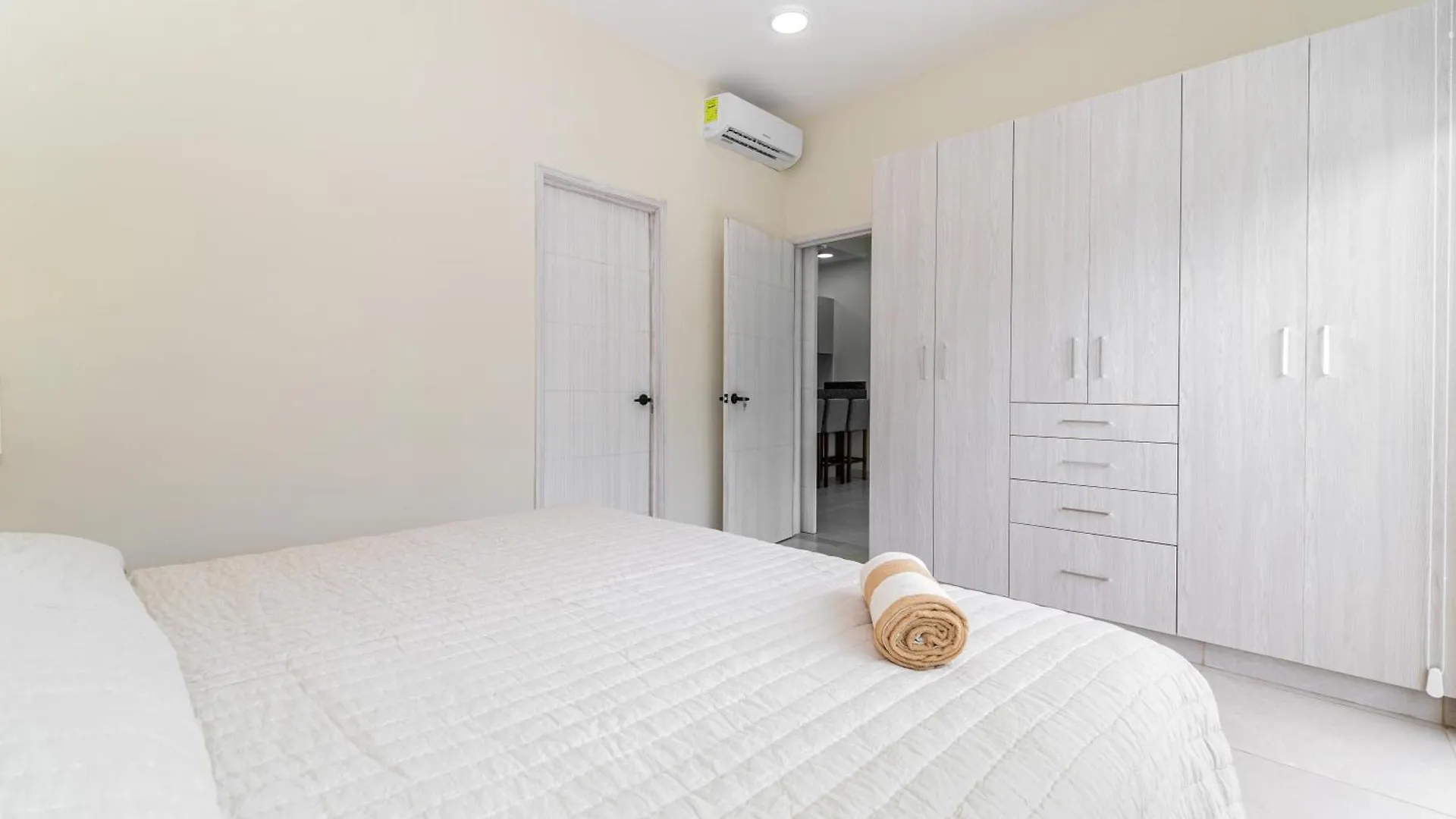 2 Bd Suite With Balcony Gym Rooftop Pool Hot Tub Playa del Carmen 0*,