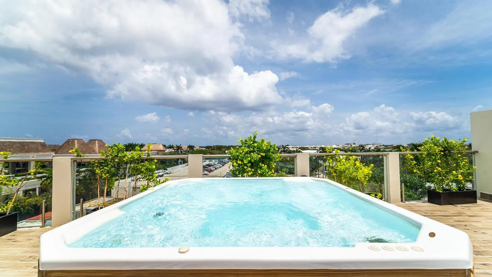 2 Bd Suite With Balcony Gym Rooftop Pool Hot Tub Playa del Carmen