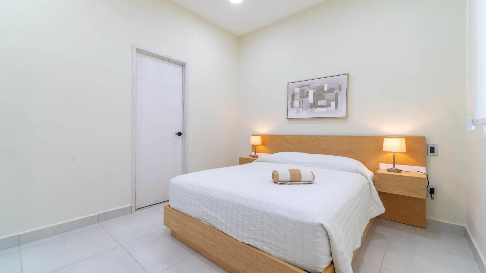2 Bd Suite With Balcony Gym Rooftop Pool Hot Tub Playa del Carmen