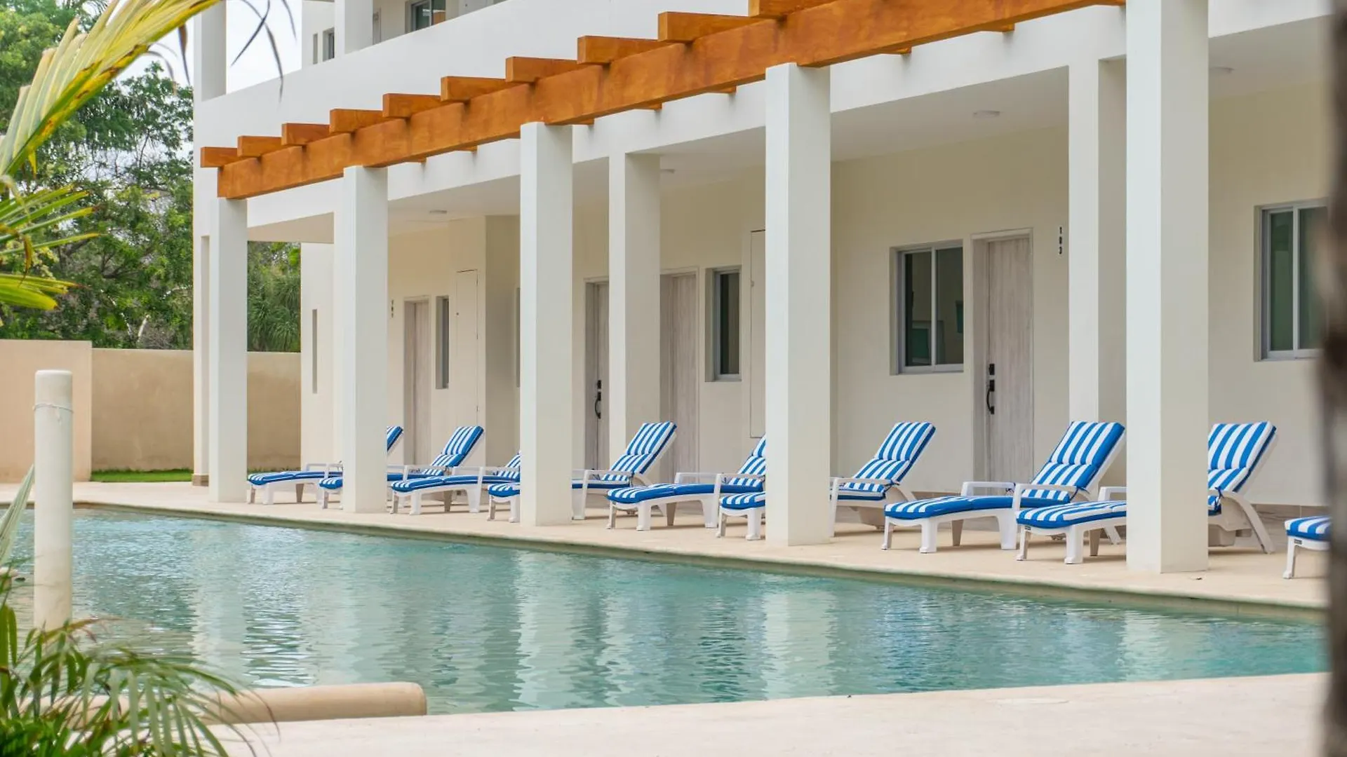 2 Bd Suite With Balcony Gym Rooftop Pool Hot Tub Playa del Carmen