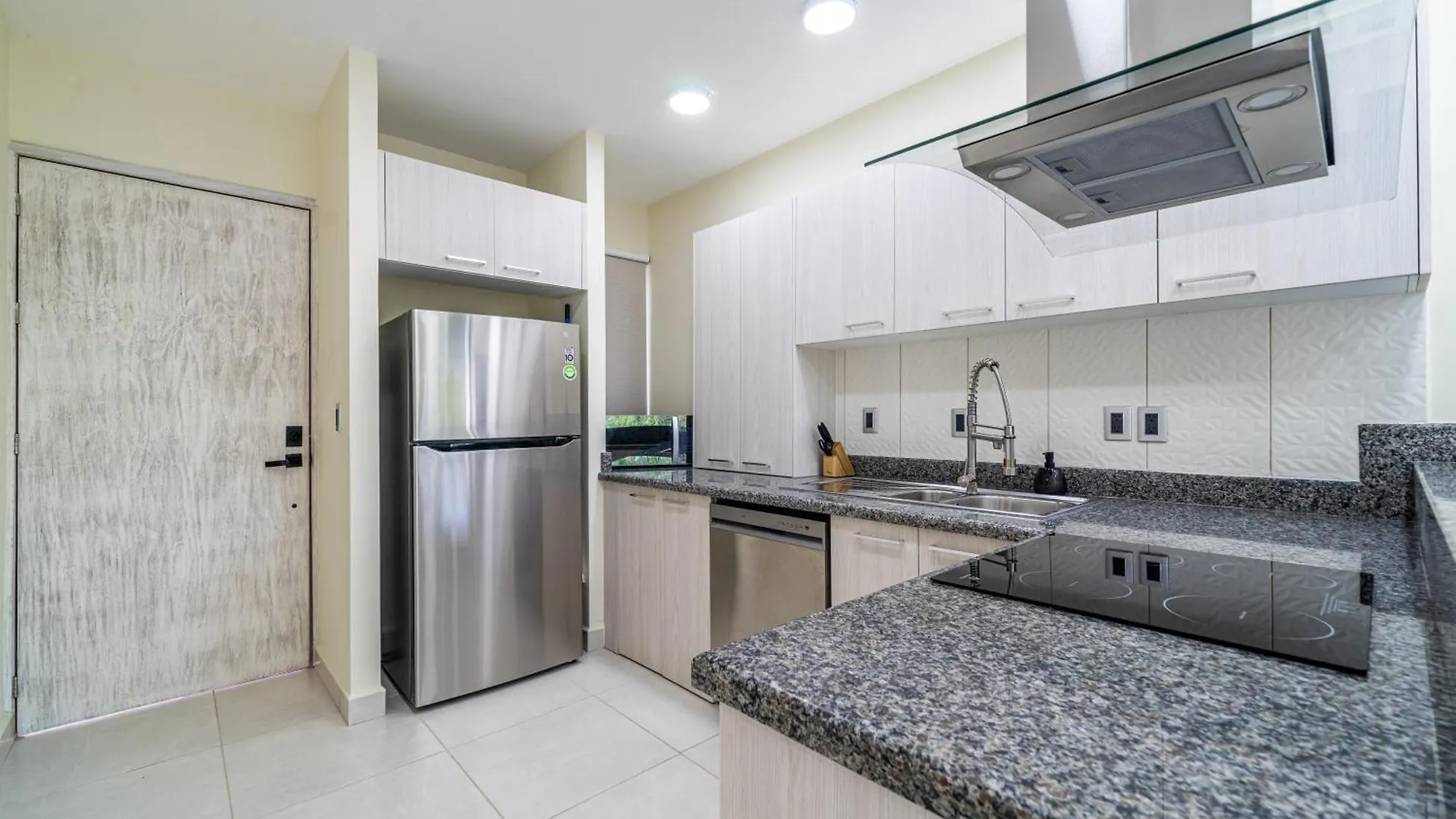 Holiday home 2 Bd Suite With Balcony Gym Rooftop Pool Hot Tub Playa del Carmen Mexico