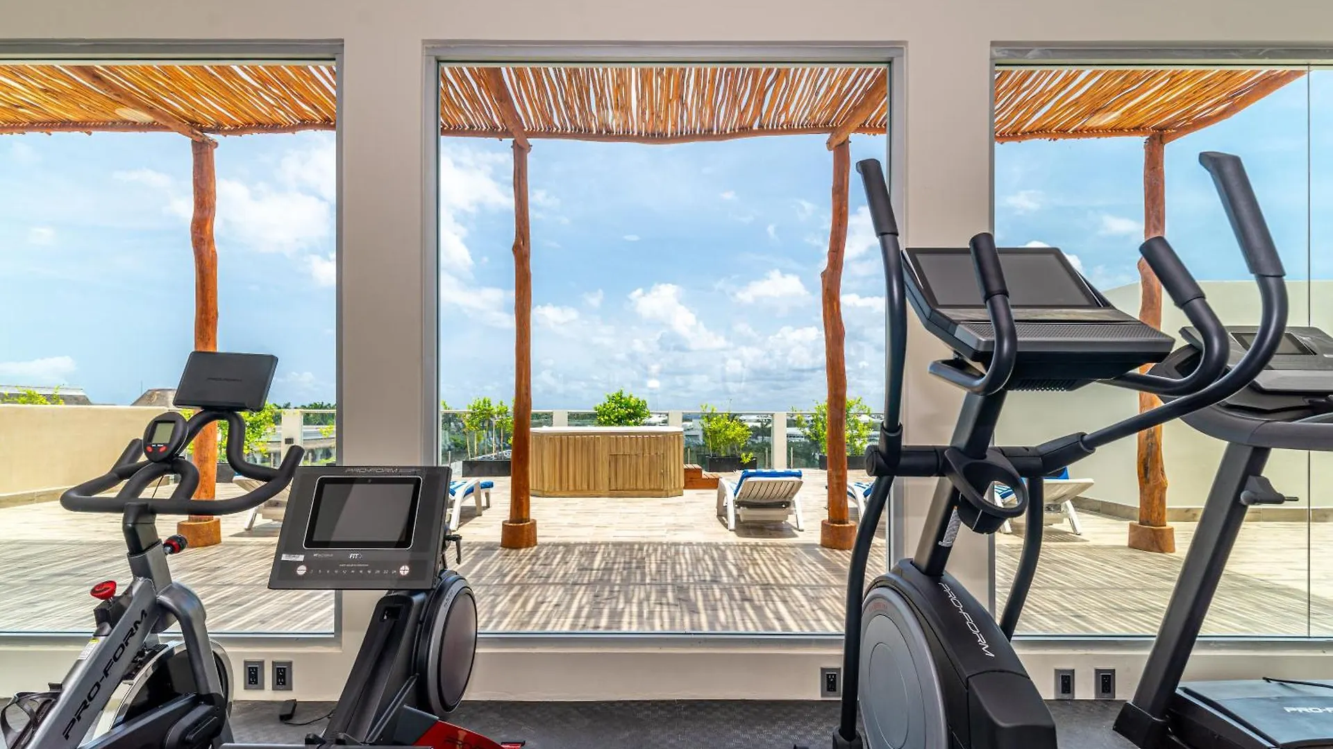 Holiday home 2 Bd Suite With Balcony Gym Rooftop Pool Hot Tub Playa del Carmen