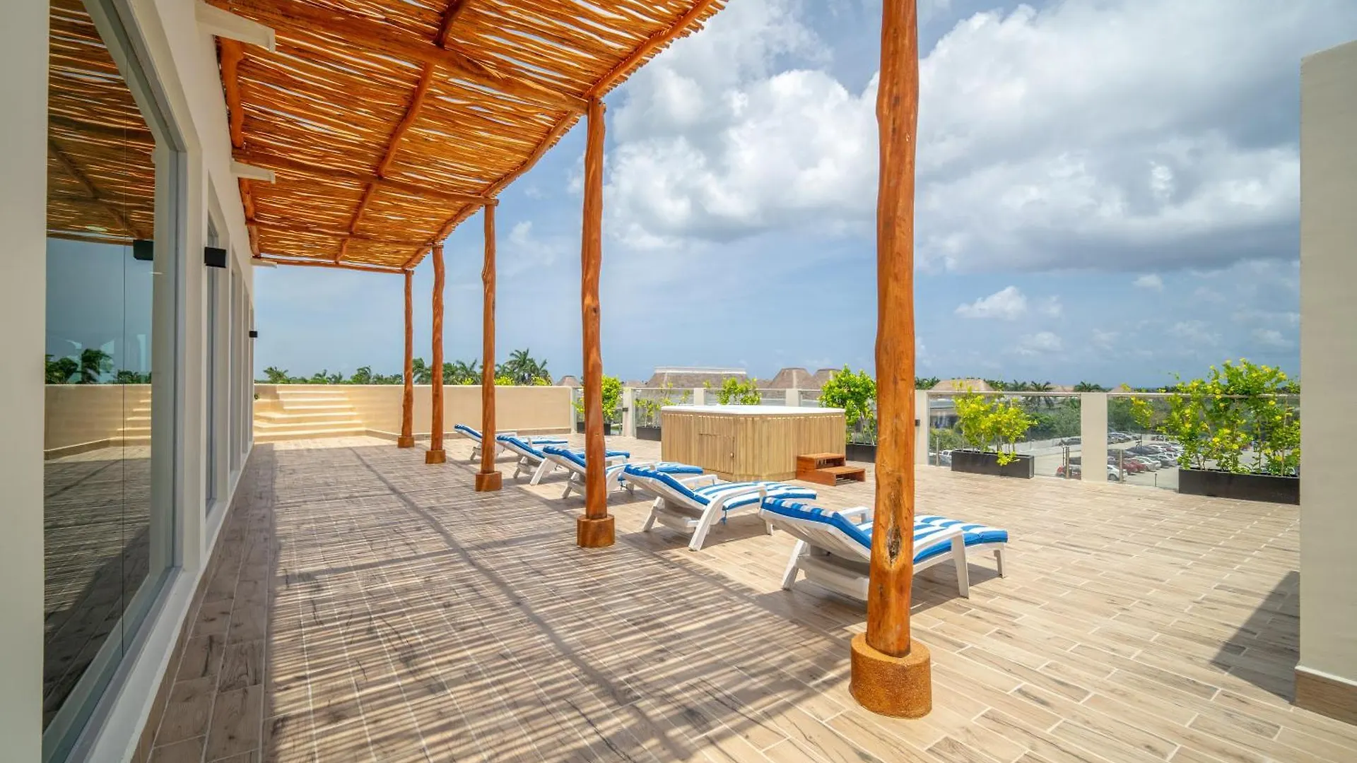 2 Bd Suite With Balcony Gym Rooftop Pool Hot Tub Playa del Carmen 0*,