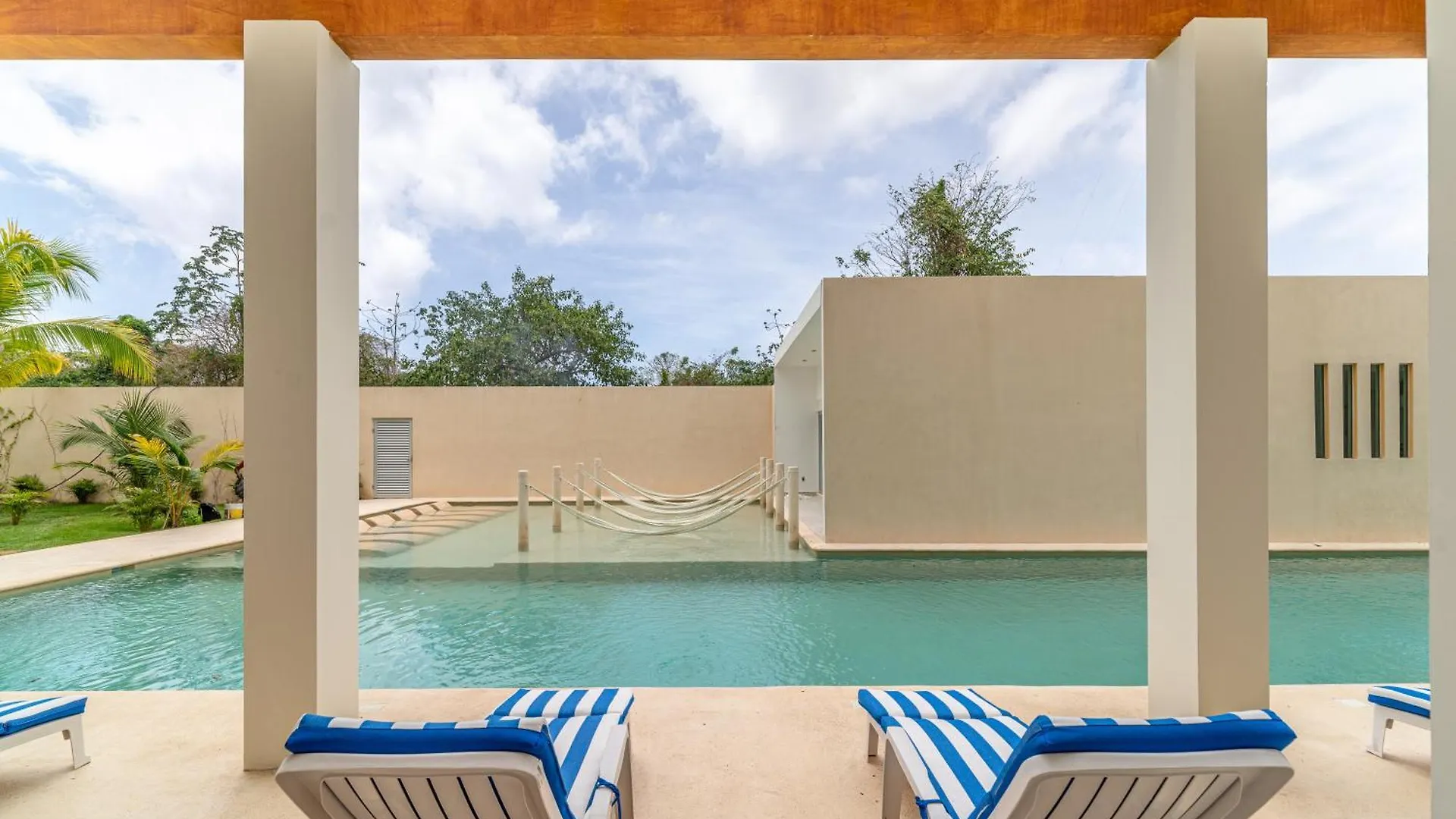 2 Bd Suite With Balcony Gym Rooftop Pool Hot Tub Playa del Carmen