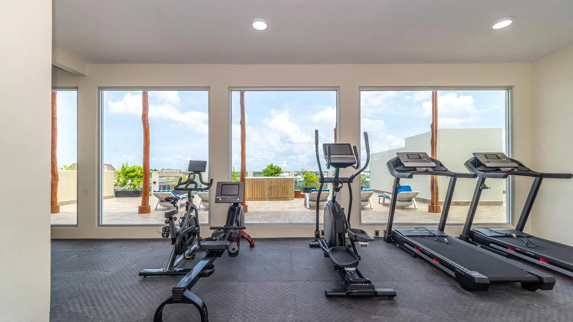2 Bd Suite With Balcony Gym Rooftop Pool Hot Tub Playa del Carmen Mexiko