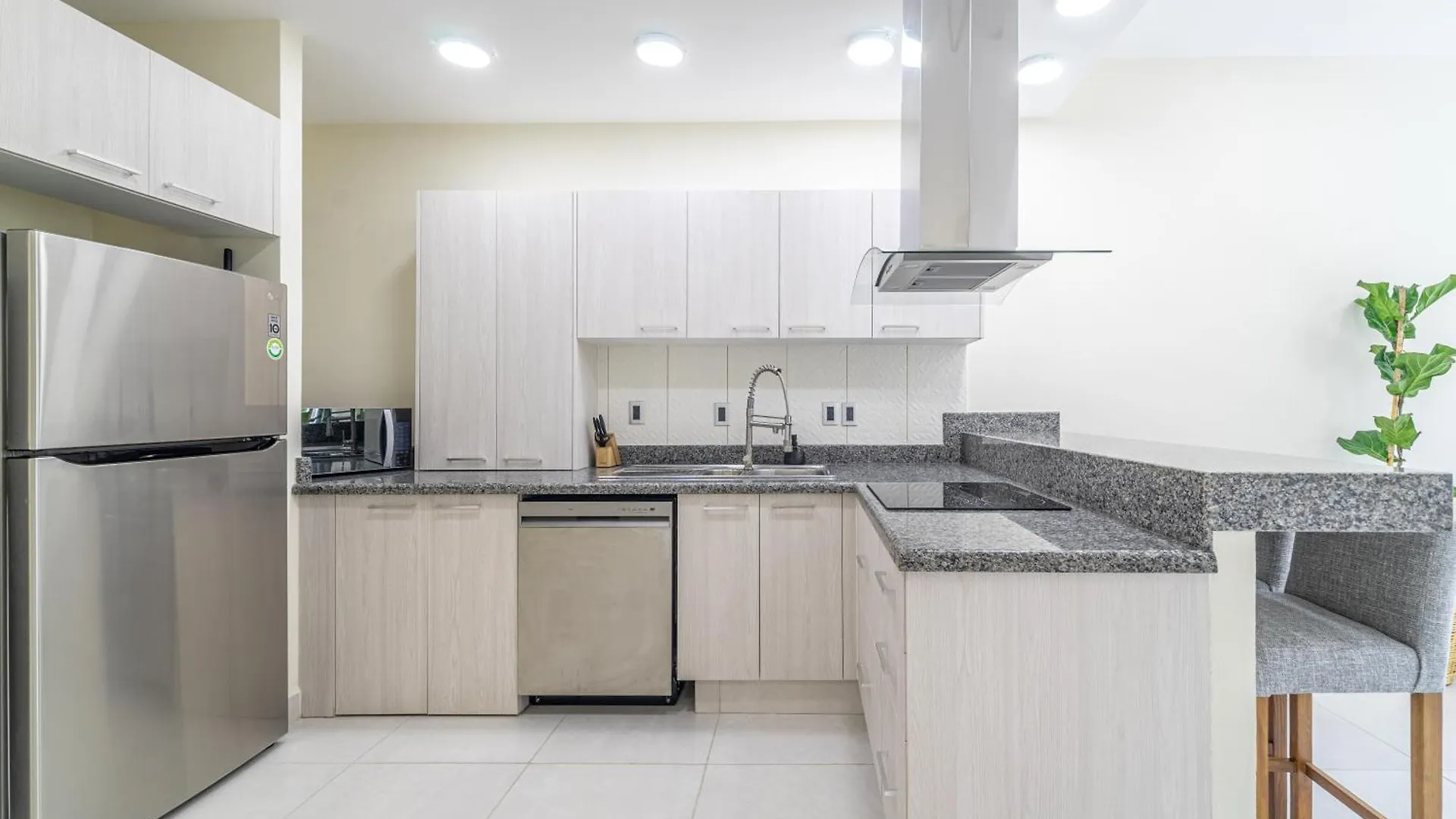 Semesterbostad 2 Bd Suite With Balcony Gym Rooftop Pool Hot Tub Playa del Carmen Mexiko