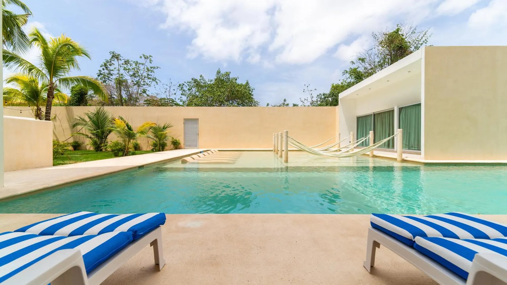 Semesterbostad 2 Bd Suite With Balcony Gym Rooftop Pool Hot Tub Playa del Carmen Mexiko